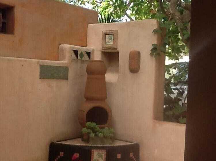 Отель Les Artistes Inn