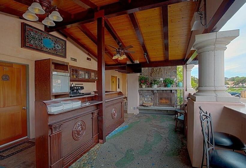 Отель Les Artistes Inn