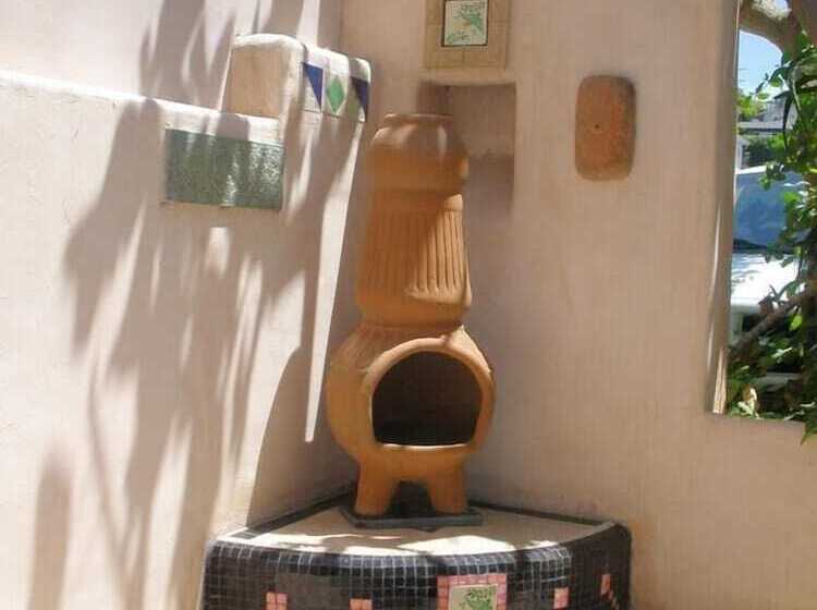 Отель Les Artistes Inn