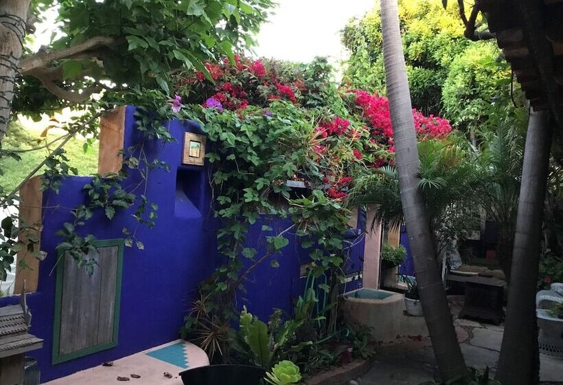 Отель Les Artistes Inn