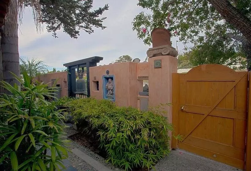 ホテル Les Artistes Inn