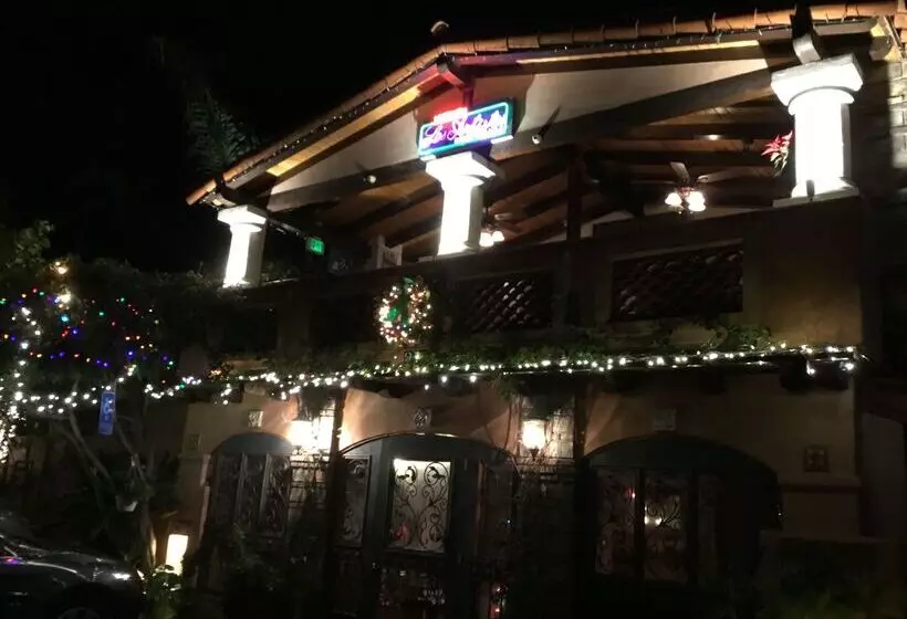 ホテル Les Artistes Inn