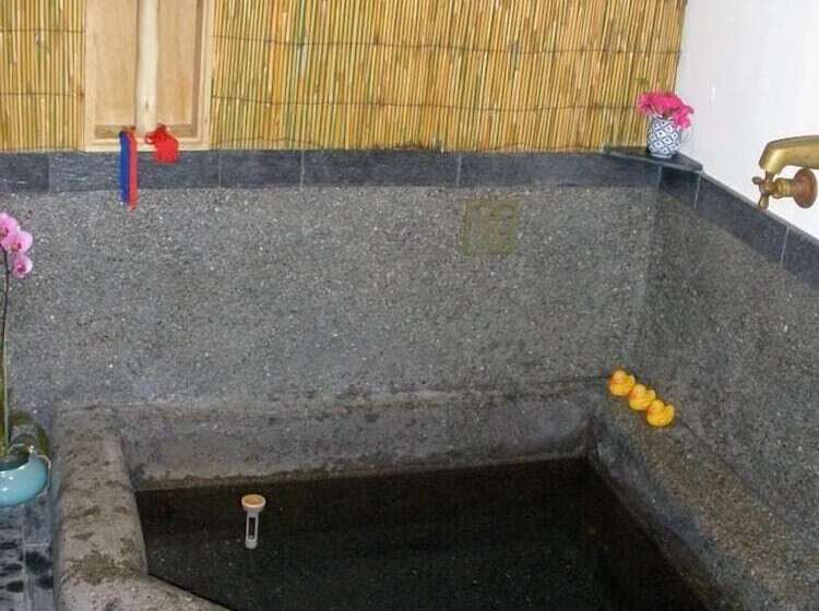 Отель Les Artistes Inn