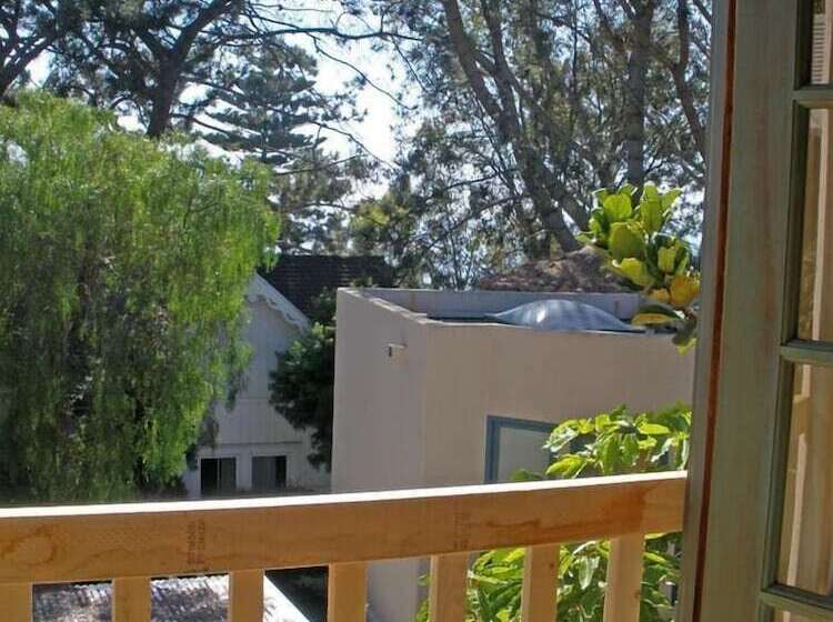 Отель Les Artistes Inn