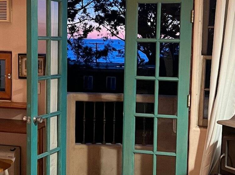 Отель Les Artistes Inn