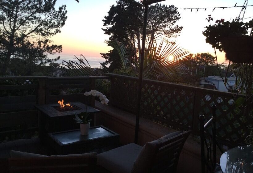 Отель Les Artistes Inn