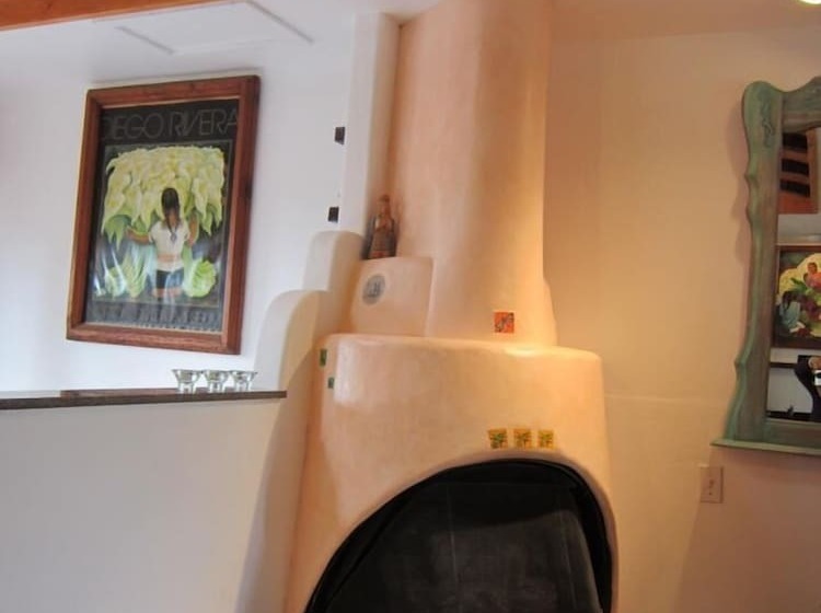 Отель Les Artistes Inn