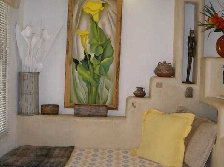 Отель Les Artistes Inn