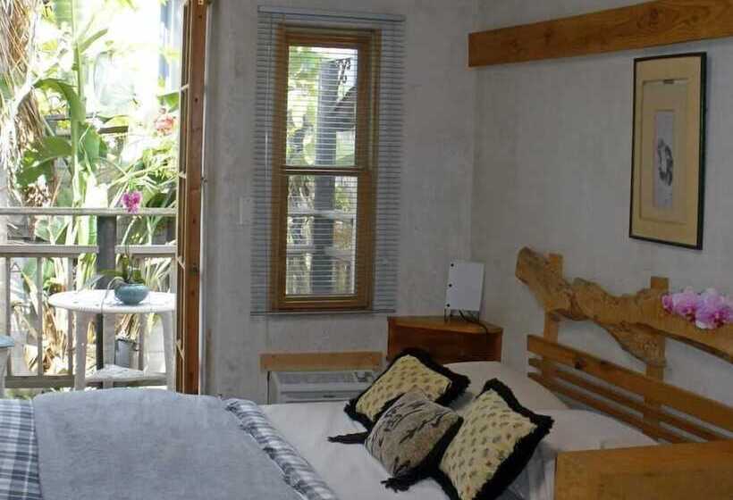 Отель Les Artistes Inn