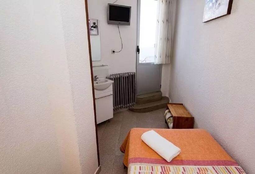 هتل Pension Salamanca