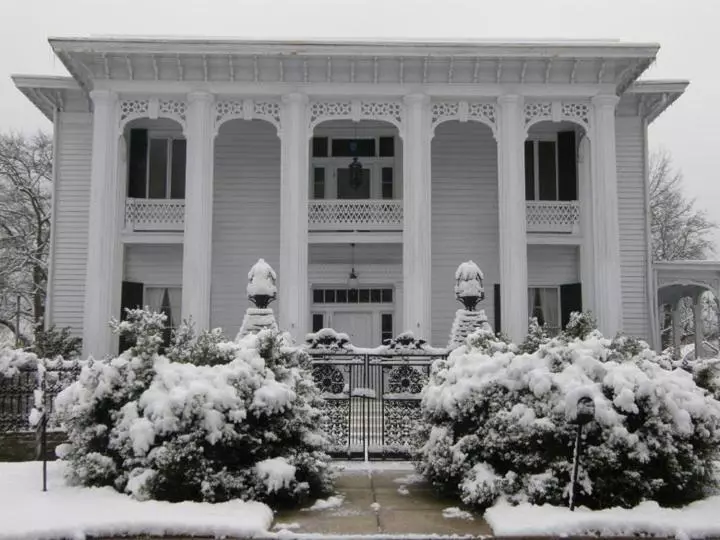 هتل Shadowlawn Bed And Breakfast