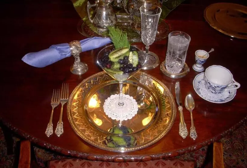 هتل Shadowlawn Bed And Breakfast