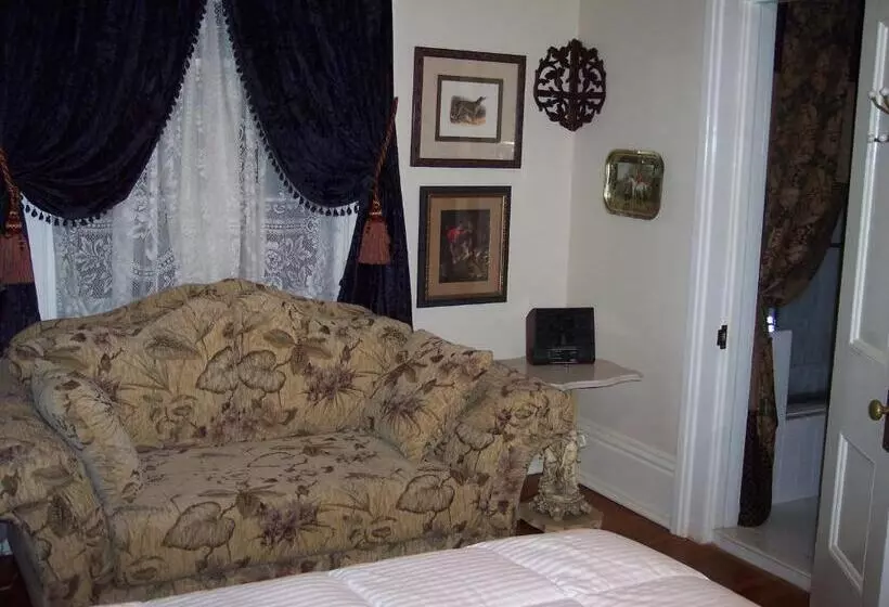 هتل Shadowlawn Bed And Breakfast