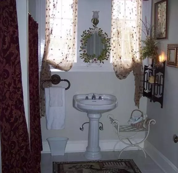 هتل Shadowlawn Bed And Breakfast