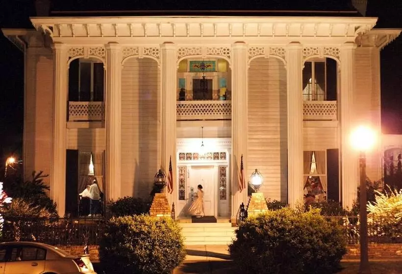 هتل Shadowlawn Bed And Breakfast