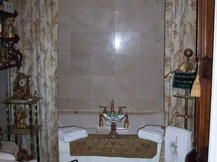 هتل Shadowlawn Bed And Breakfast