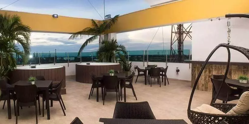 هتل Titanium Plaza