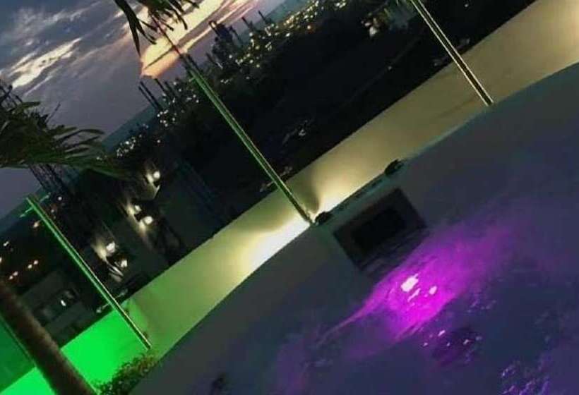 هتل Titanium Plaza