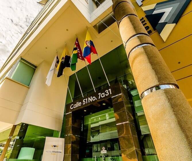 هتل Titanium Plaza