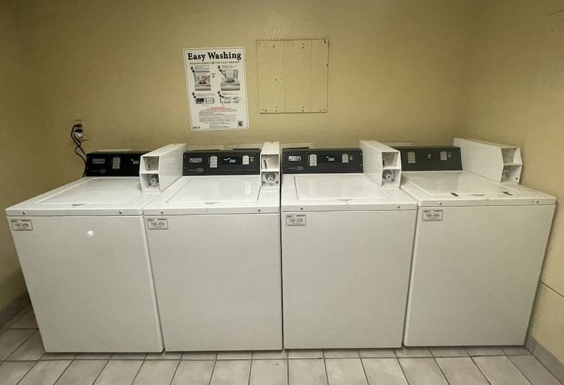 فندق Travelodge By Wyndham Farmington Hwy 64