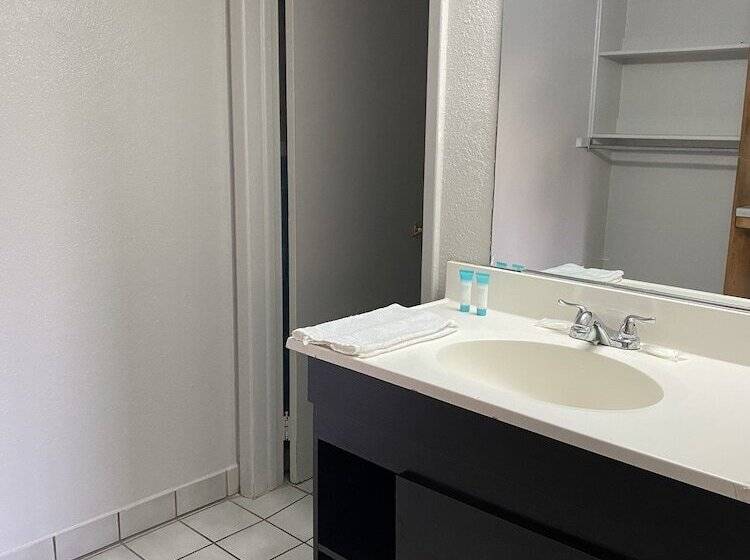 فندق Travelodge By Wyndham Farmington Hwy 64