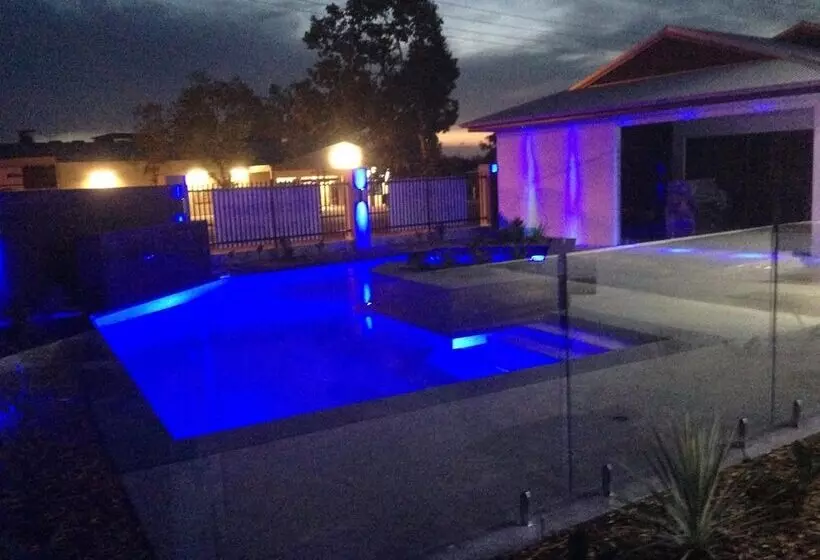 モーテル Western Downs Motor Inn