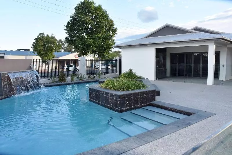 モーテル Western Downs Motor Inn