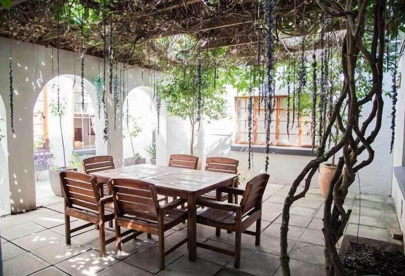 פנסיון Chamberlain Guest House