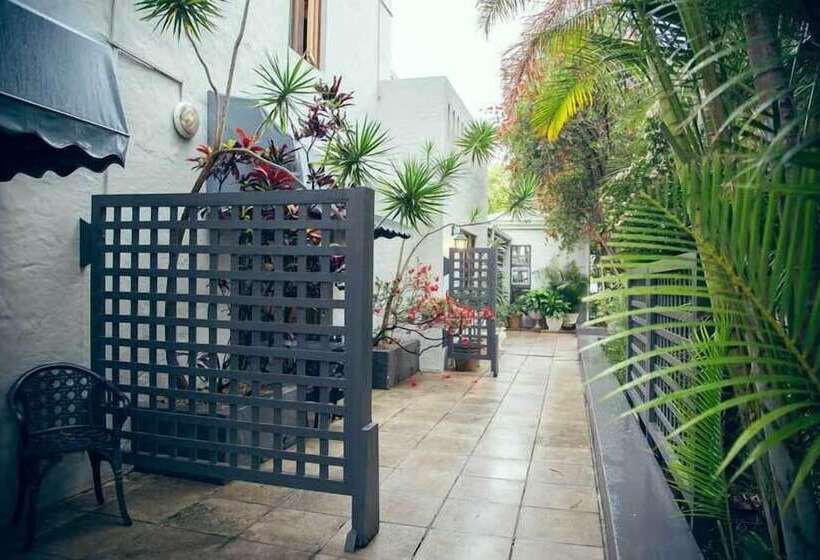 פנסיון Chamberlain Guest House