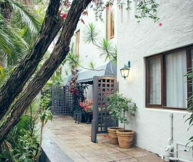 פנסיון Chamberlain Guest House