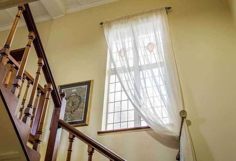 פנסיון Chamberlain Guest House