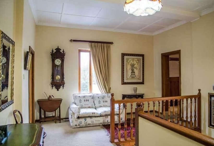 פנסיון Chamberlain Guest House