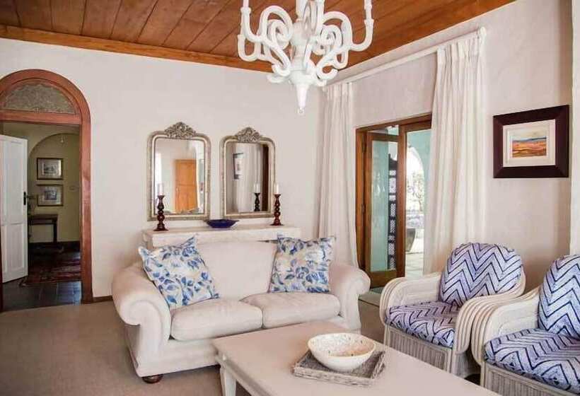 פנסיון Chamberlain Guest House