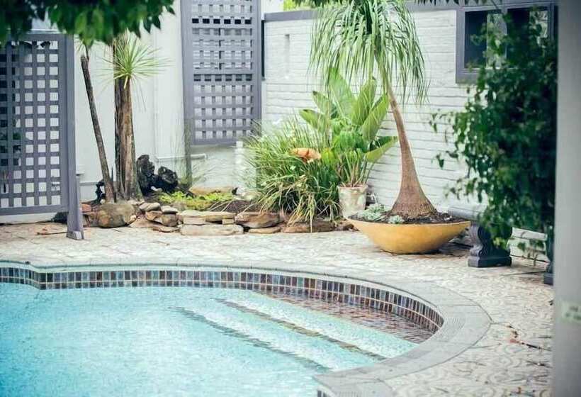 פנסיון Chamberlain Guest House