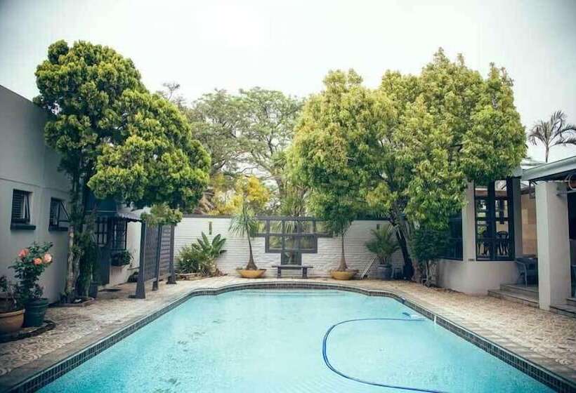 פנסיון Chamberlain Guest House