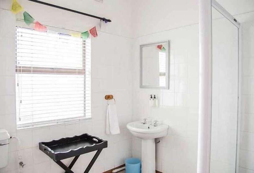 פנסיון Chamberlain Guest House