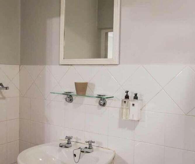 פנסיון Chamberlain Guest House