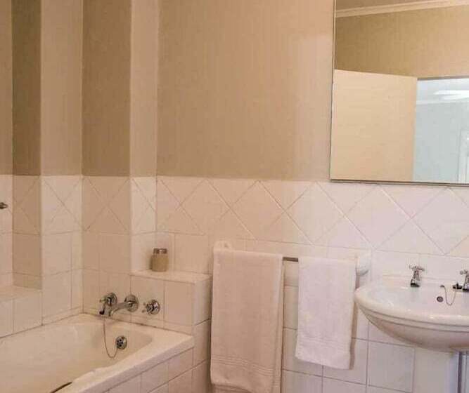 פנסיון Chamberlain Guest House