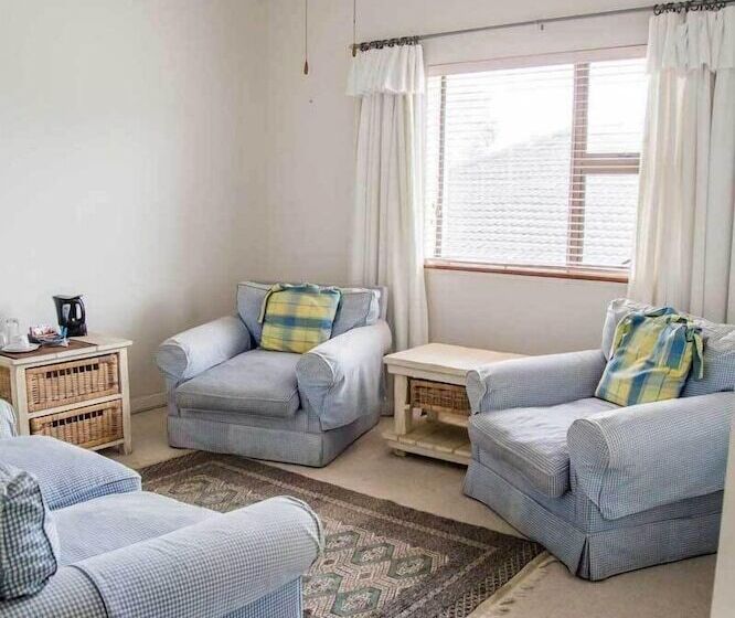 פנסיון Chamberlain Guest House