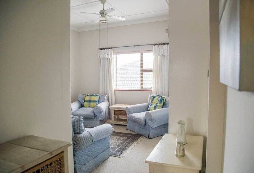 פנסיון Chamberlain Guest House