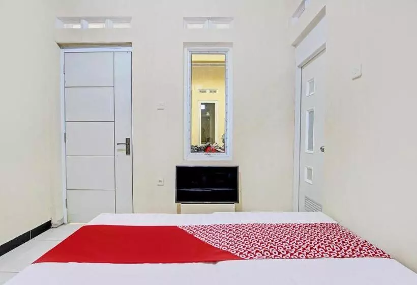 Hotelli Oyo 93034 Ayri Home