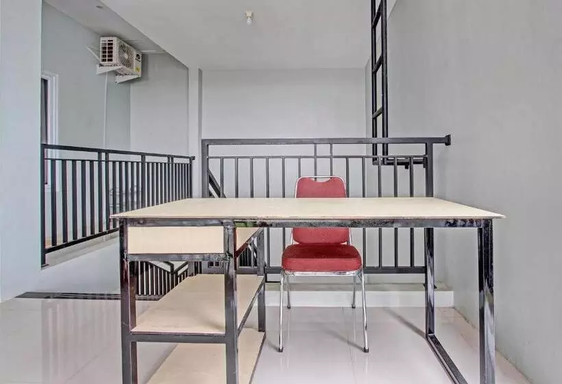 Hotelli Oyo 93034 Ayri Home