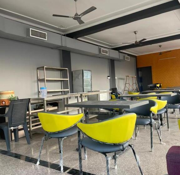 هتل Reyansh Restaurant & Cafe