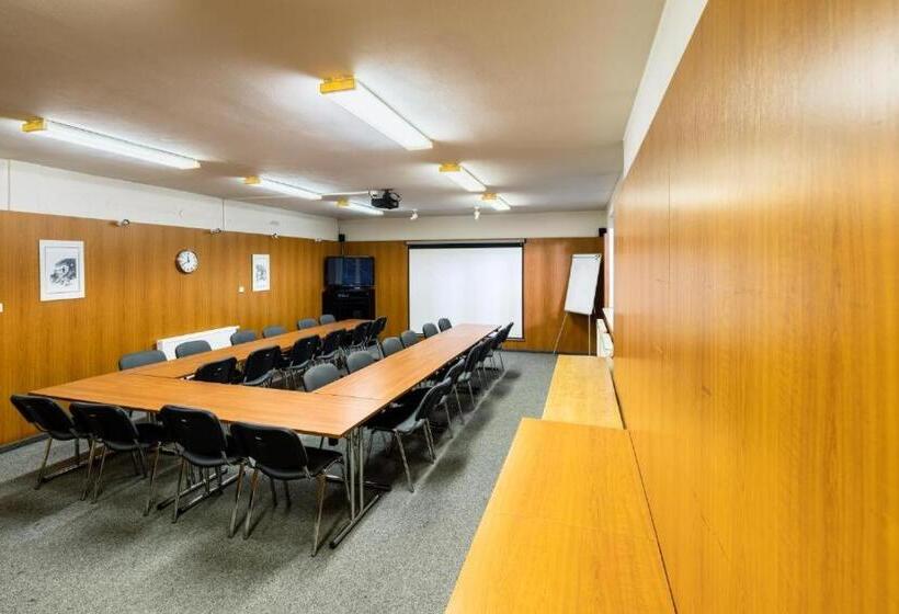 Szálloda Zimní Stadion Slaný