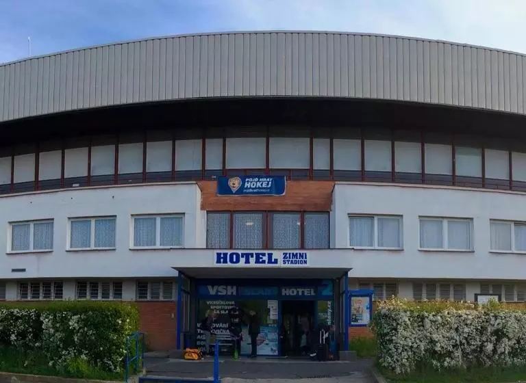 Hotelli Zimní Stadion Slaný