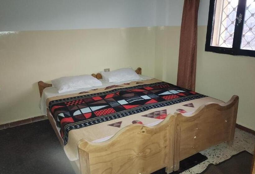 تختخواب و صبحانه Window On Petra