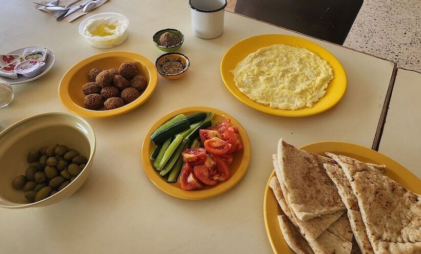 تختخواب و صبحانه Window On Petra