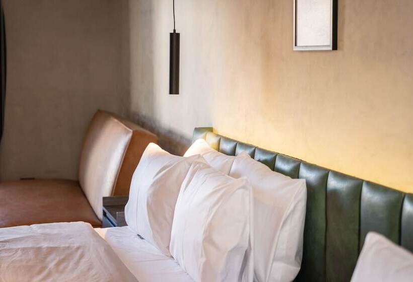 ホテル Alcalà Expo