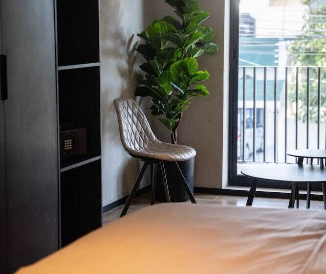 ホテル Alcalà Expo