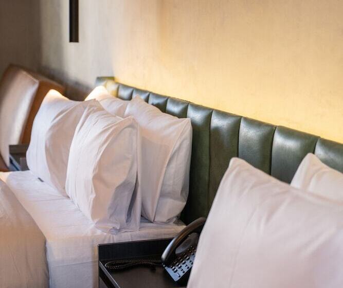 ホテル Alcalà Expo